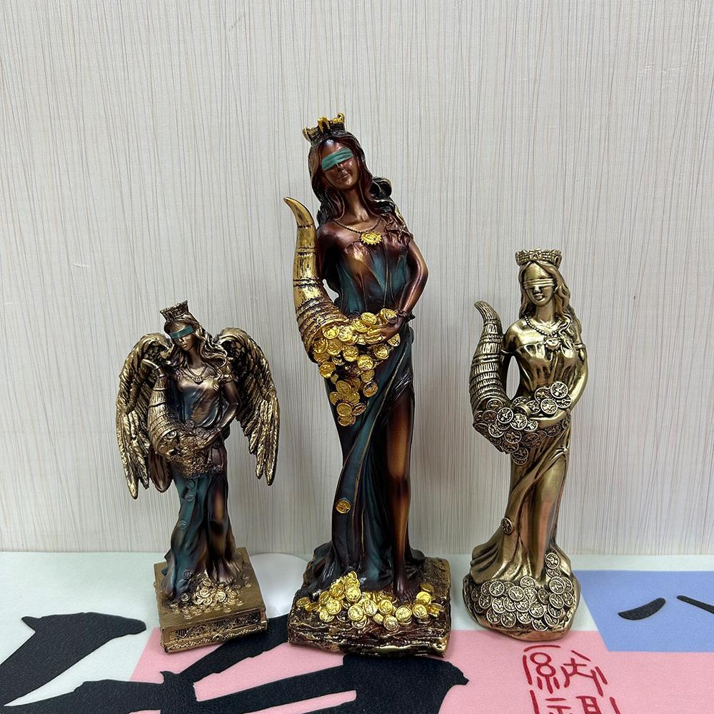 Buena Fortuna Statue