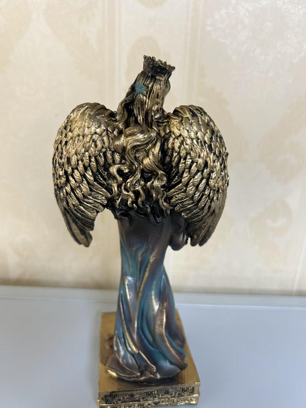 Buena Fortuna Statue