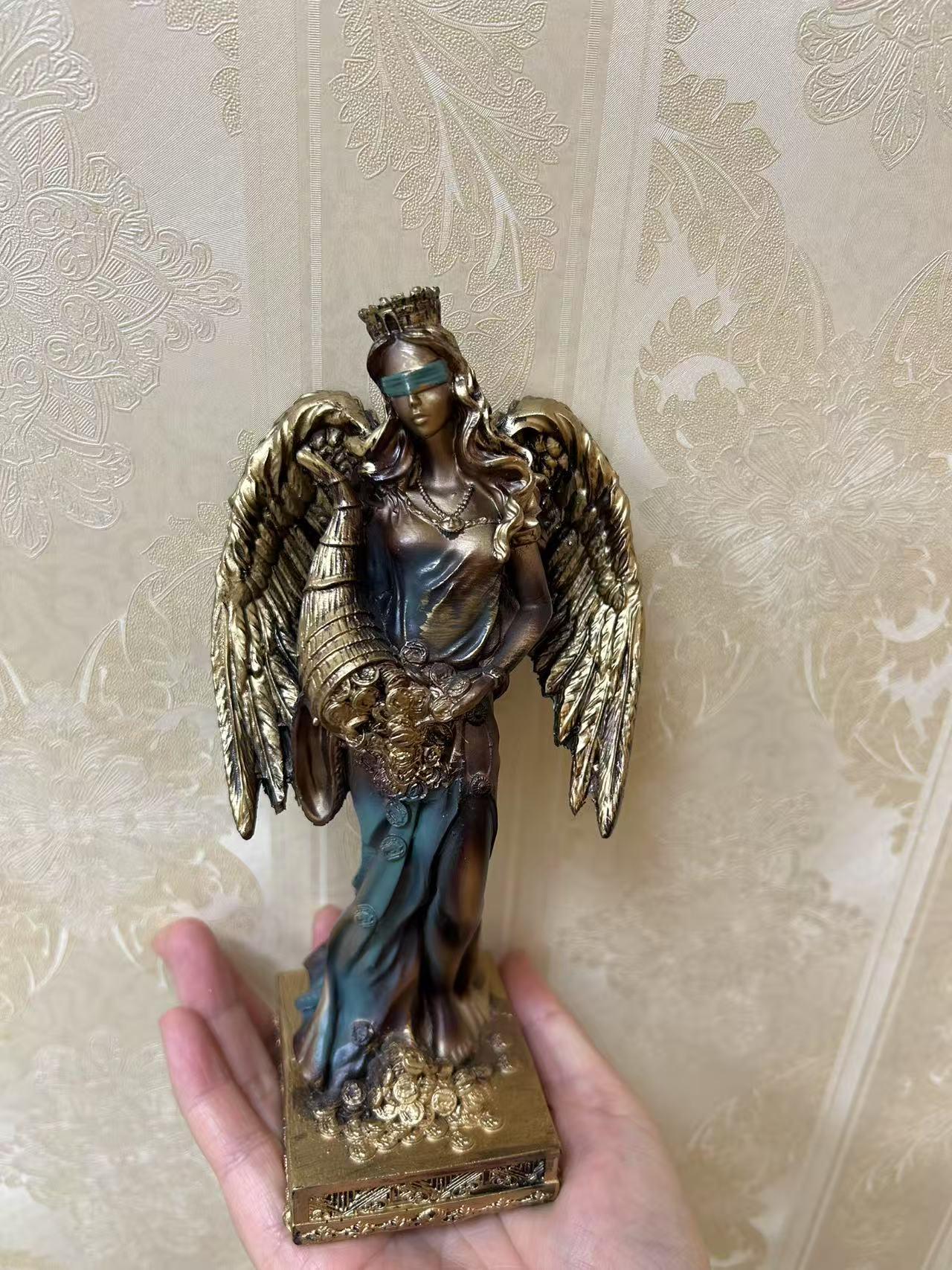 Buena Fortuna Statue