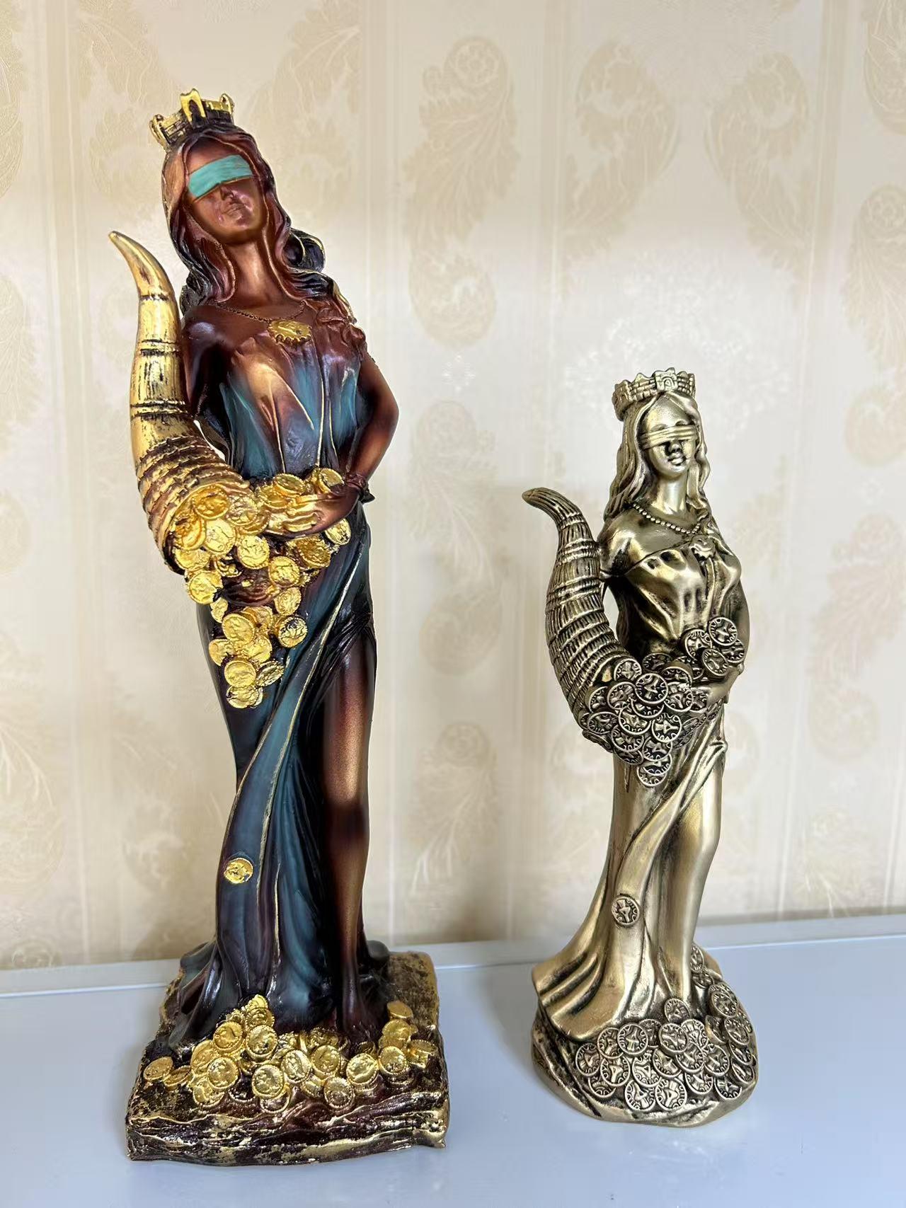 Buena Fortuna Statue