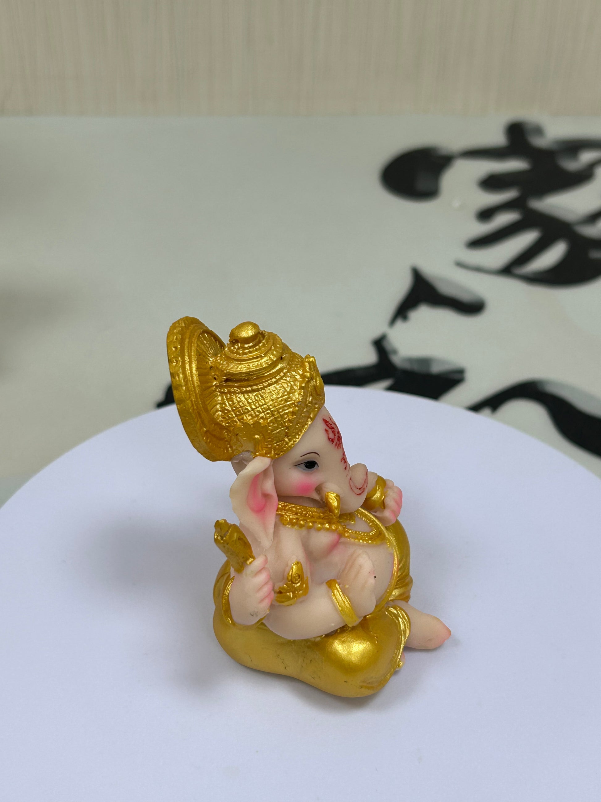 8cm Resin Ganesha Statue for Home Altar - Handcrafted Hindu God of Wisdom Decor