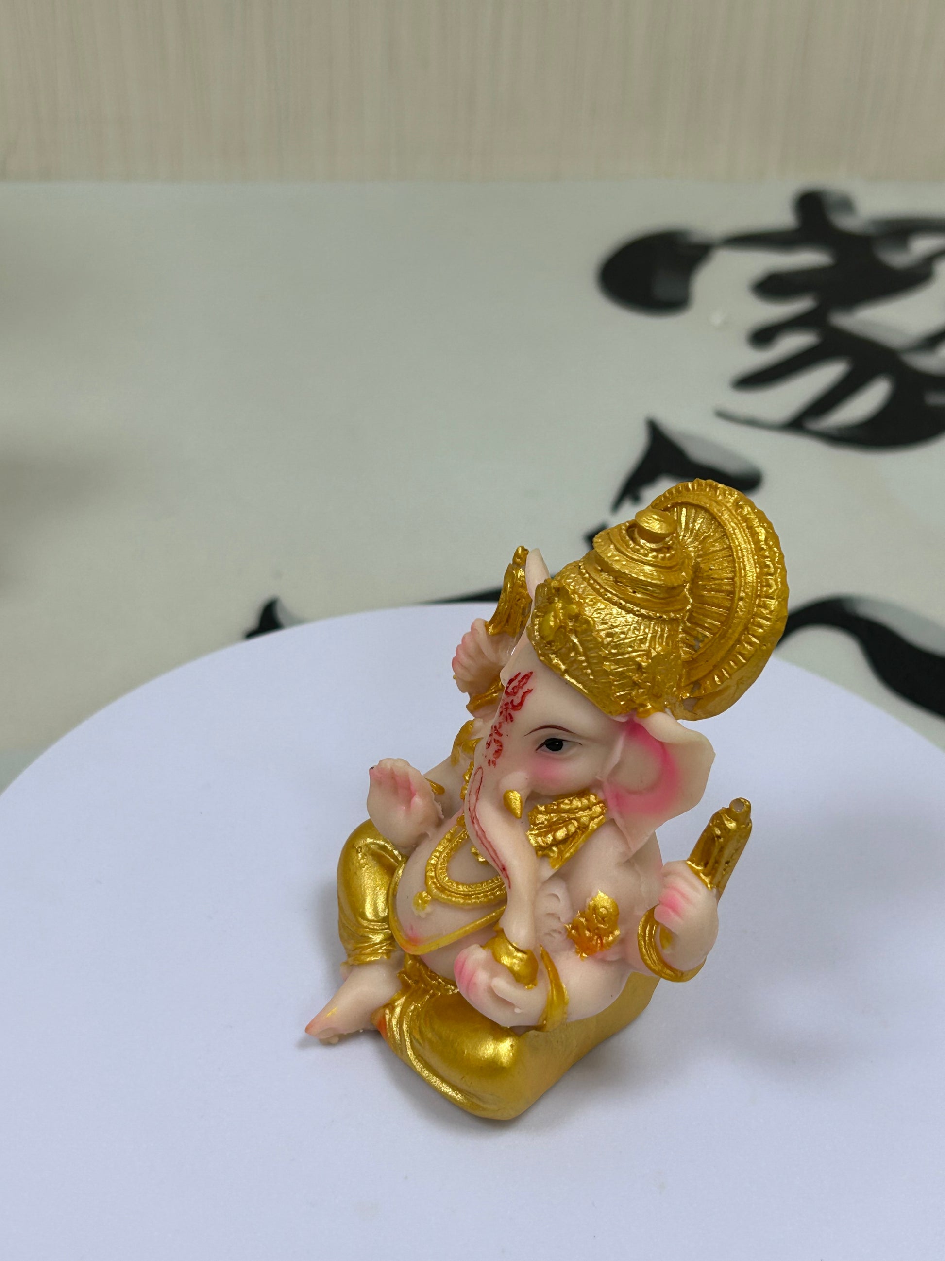 8cm Resin Ganesha Statue for Home Altar - Handcrafted Hindu God of Wisdom Decor