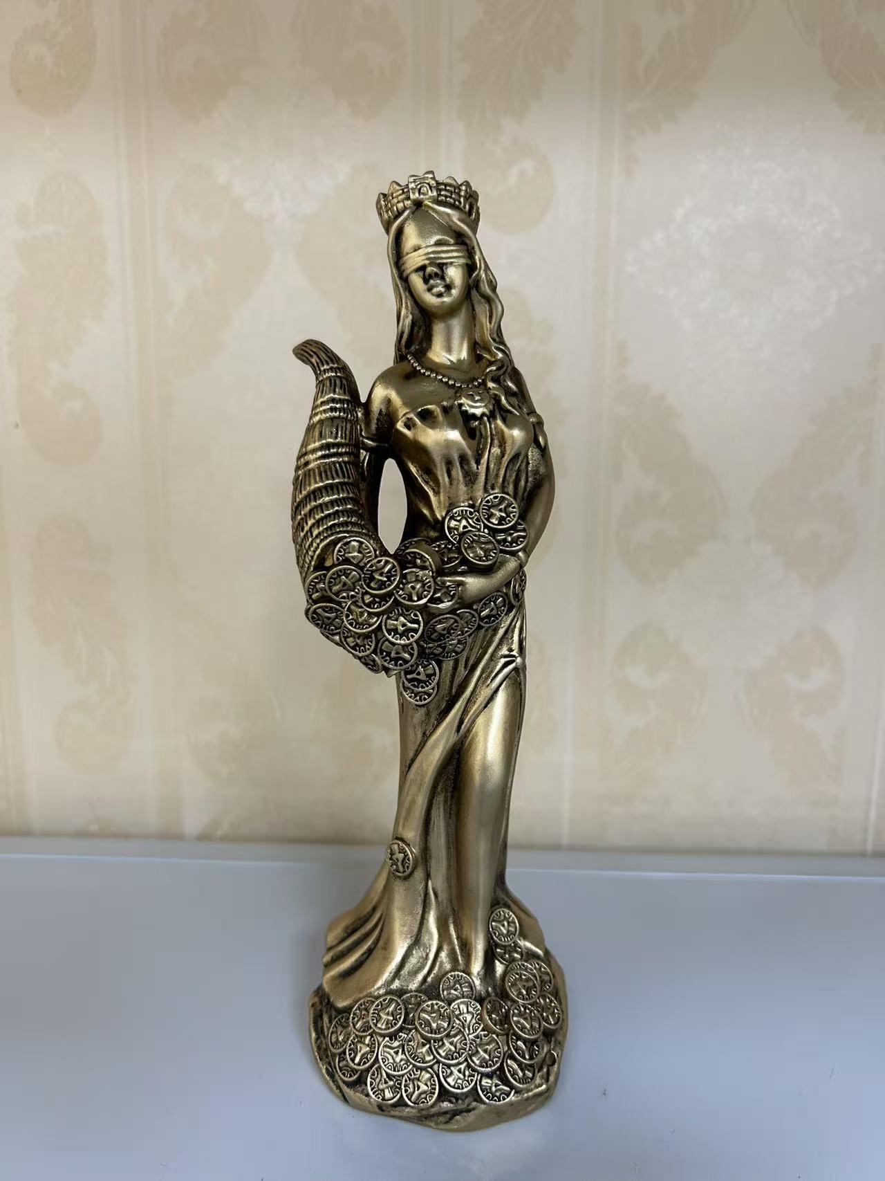 Buena Fortuna Statue