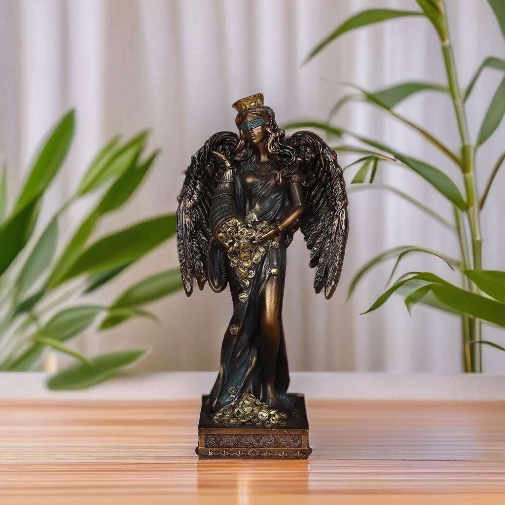 Buena Fortuna Statue
