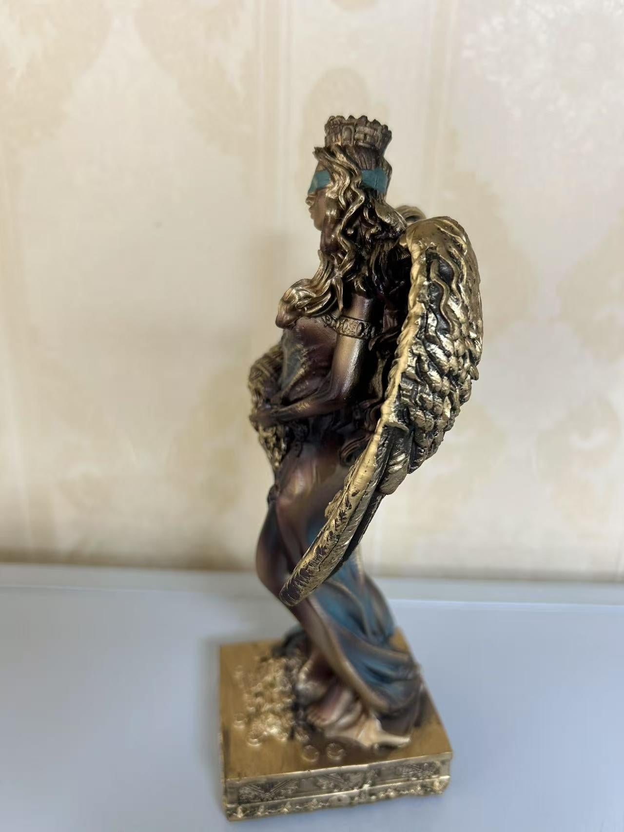 Buena Fortuna Statue