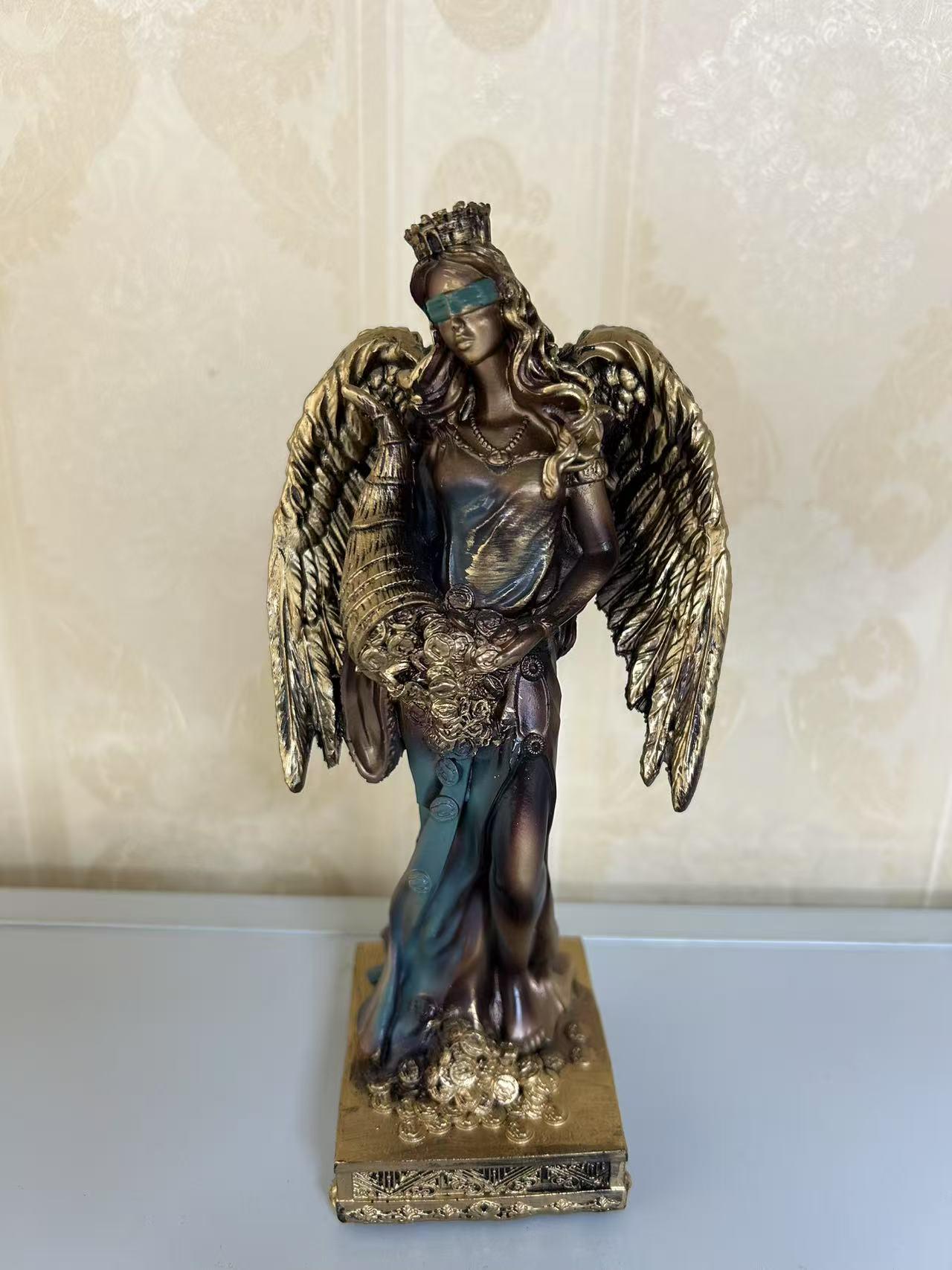 Buena Fortuna Statue